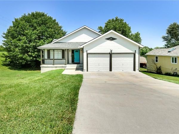 916 Lewis Drive, Leavenworth, KS 66048