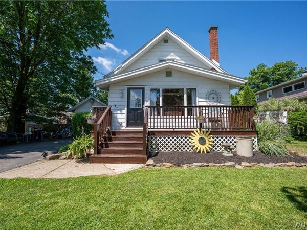 136 S Lincoln Avenue, Orchard Park, NY 14127