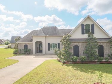 2939 Cypress Creek Drive, D'Iberville, MS 39540
