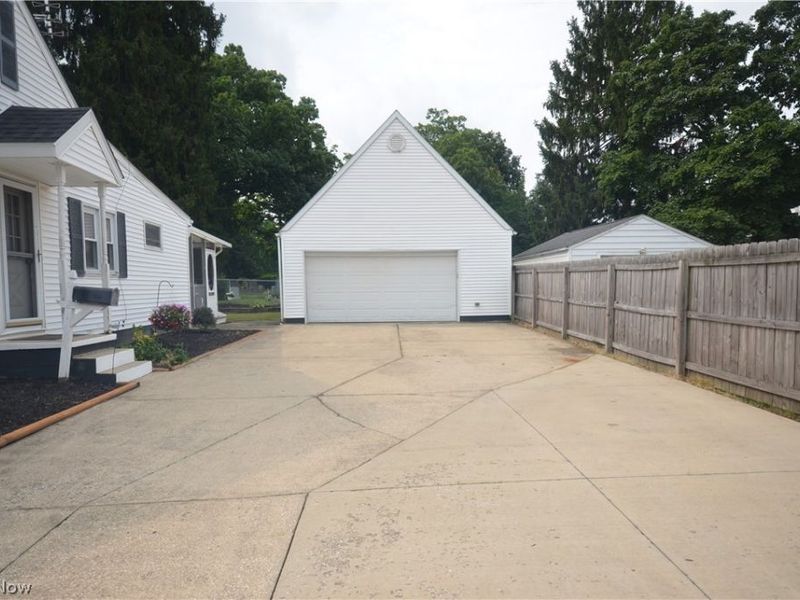 530 Roosevelt Avenue , Cuyahoga Falls, OH 44221 Photo 3