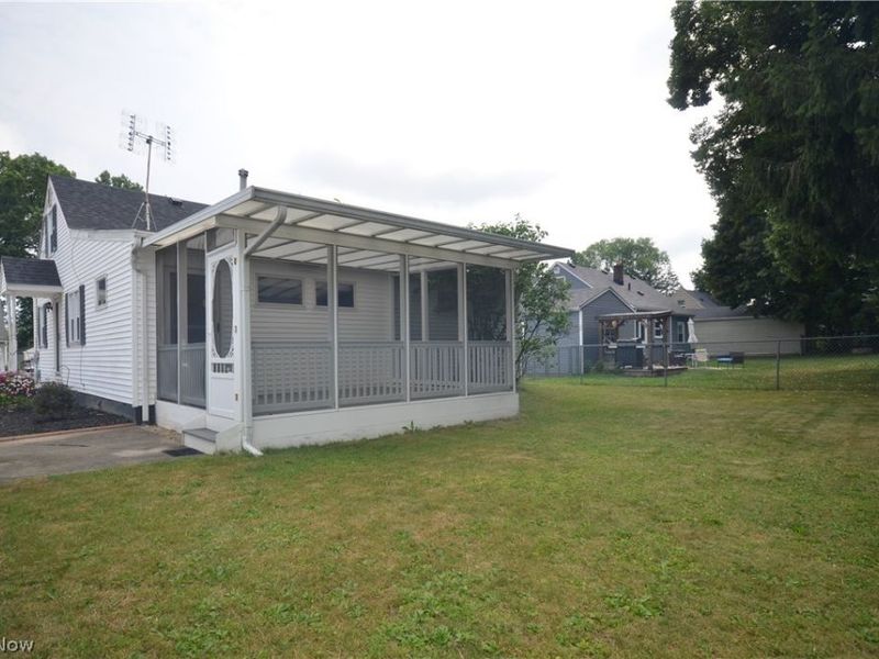 530 Roosevelt Avenue , Cuyahoga Falls, OH 44221 Photo 5