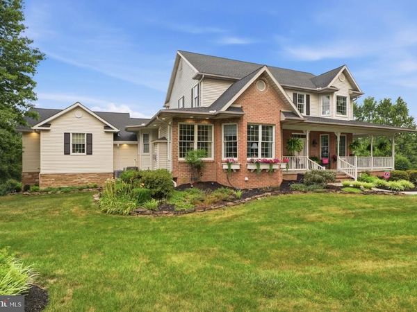 1709 COUNTRY MANOR, YORK, PA 17408