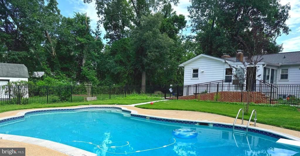 833 MEADOW ROAD, SEVERN, MD 21144