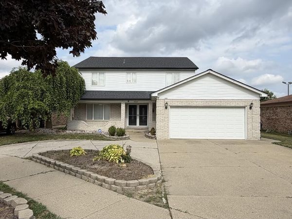 36868 Melbourne Drive, Sterling Heights, MI 48312