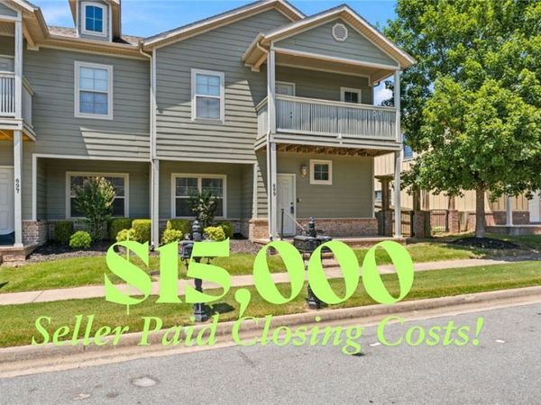699 N Wordsworth Lane , Fayetteville, AR 72704