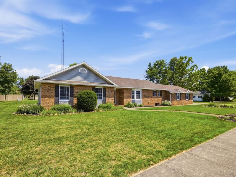 1104 Farmington Lane, Washington Court House, OH 43160 Photo 2