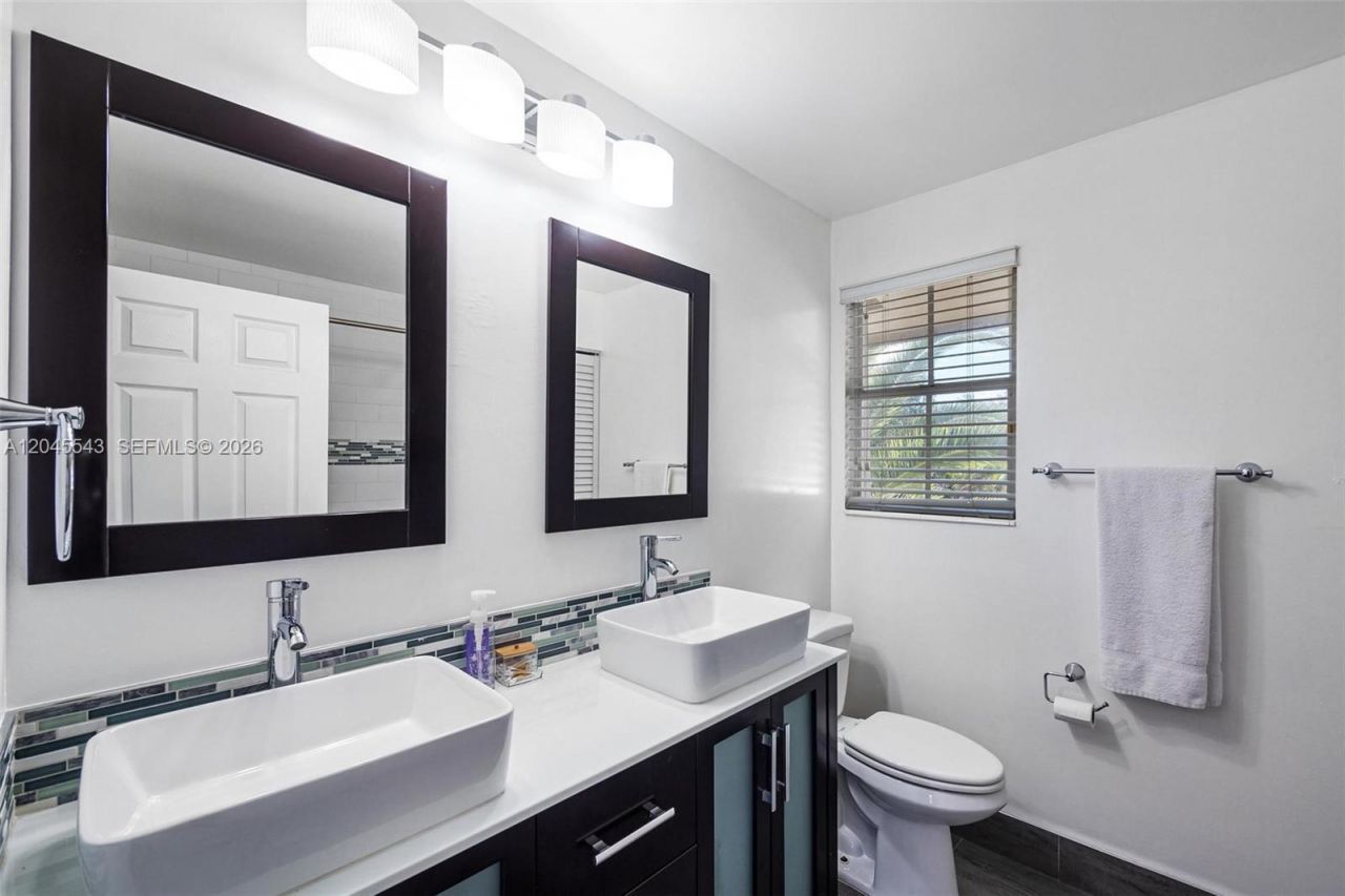 15941 NW 83rd Ave , Miami Lakes, FL 33016 Photo