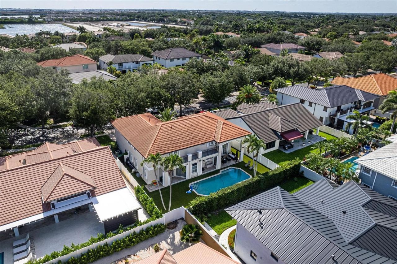 15941 NW 83rd Ave , Miami Lakes, FL 33016 Photo