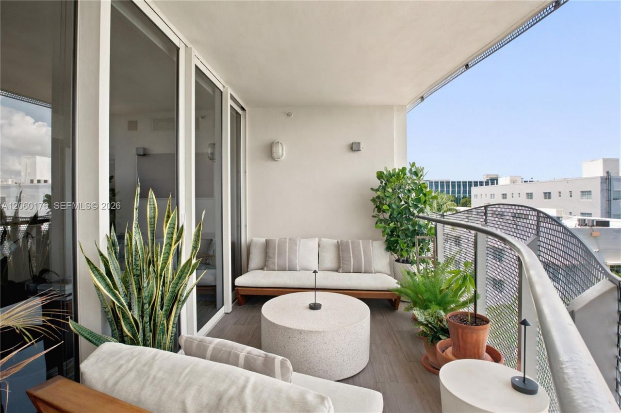 2155 Washington Ct, Unit 504, Miami Beach, FL 33139 Photo