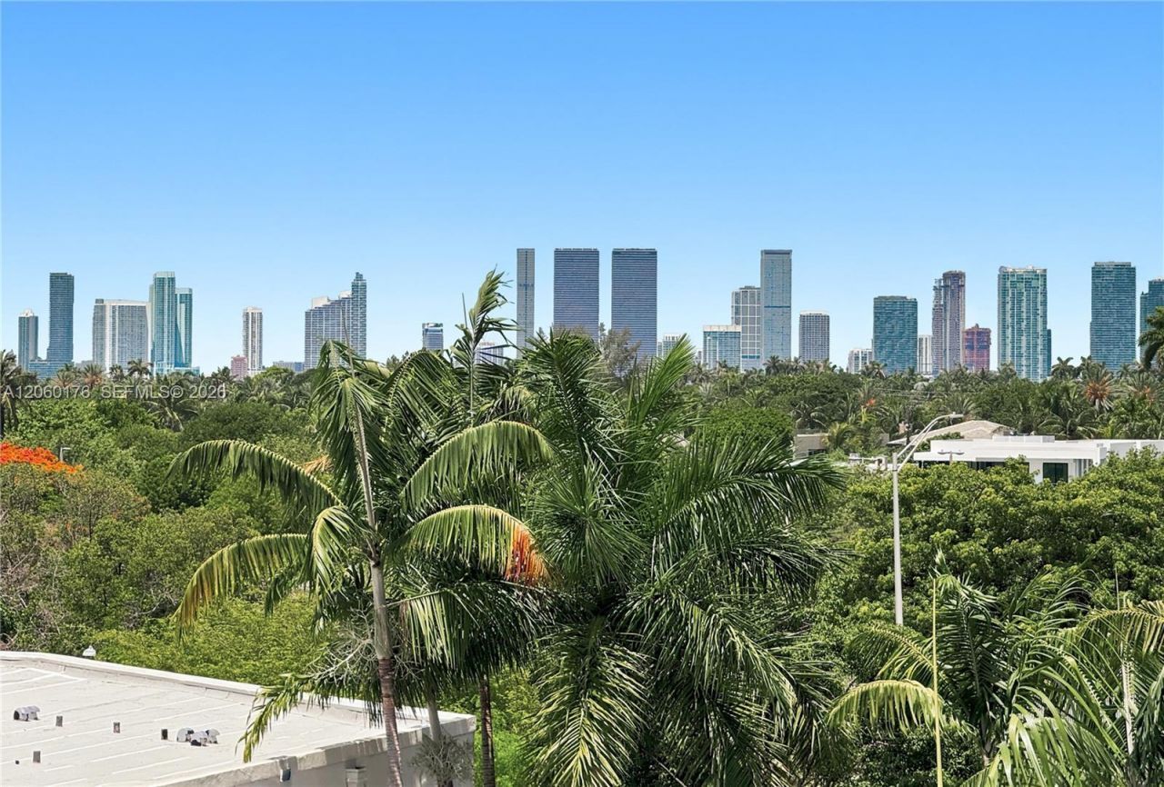 2155 Washington Ct, Unit 504, Miami Beach, FL 33139 Photo