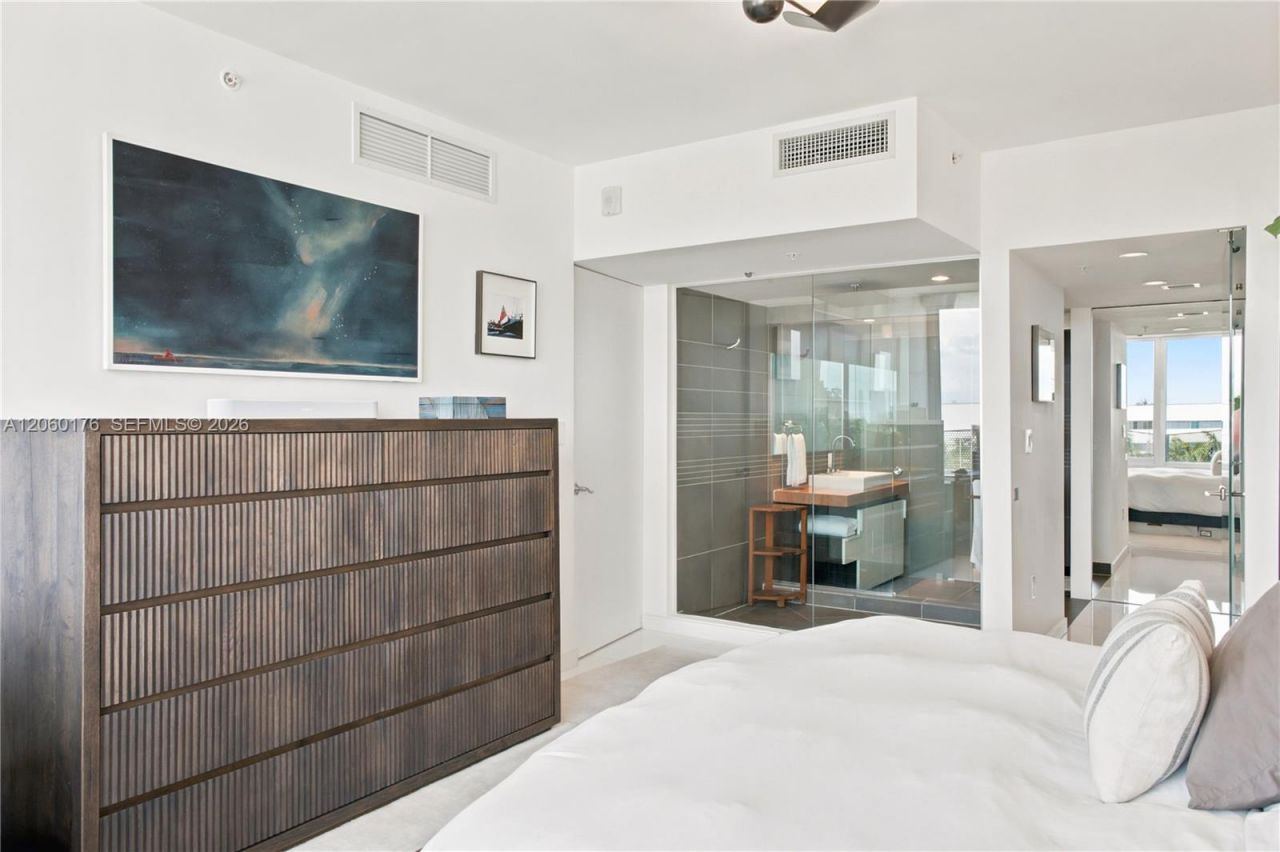 2155 Washington Ct, Unit 504, Miami Beach, FL 33139 Photo