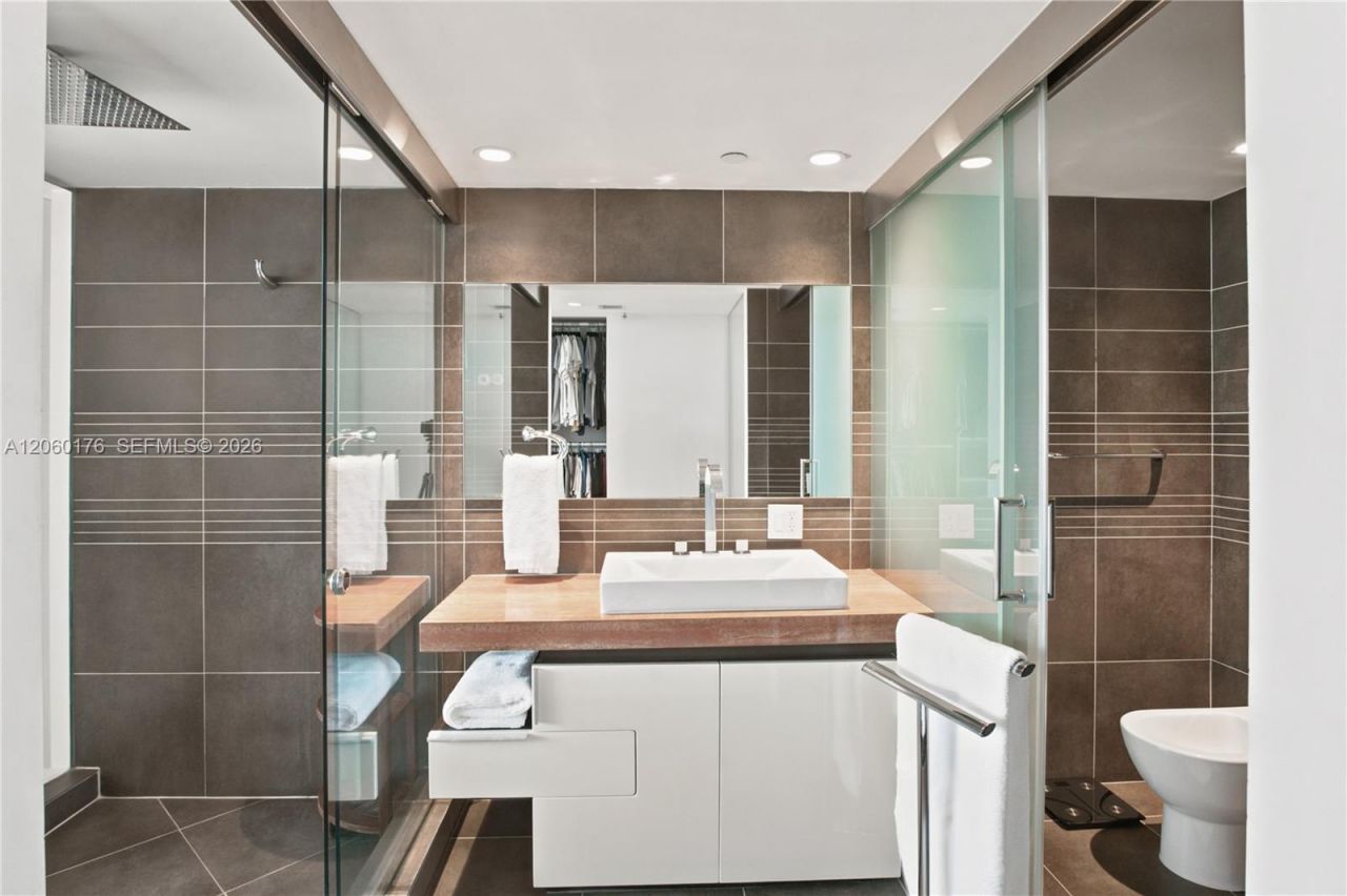 2155 Washington Ct, Unit 504, Miami Beach, FL 33139 Photo