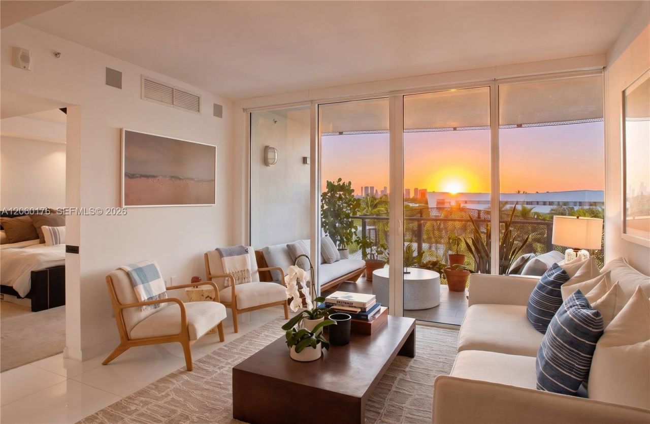 2155 Washington Ct, Unit 504, Miami Beach, FL 33139 Photo