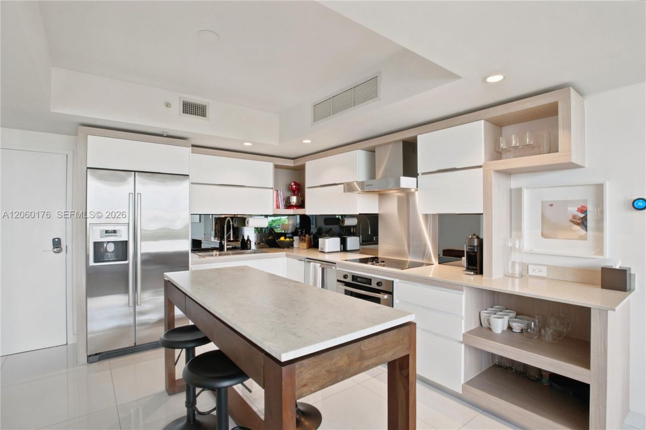 2155 Washington Ct, Unit 504, Miami Beach, FL 33139 Photo