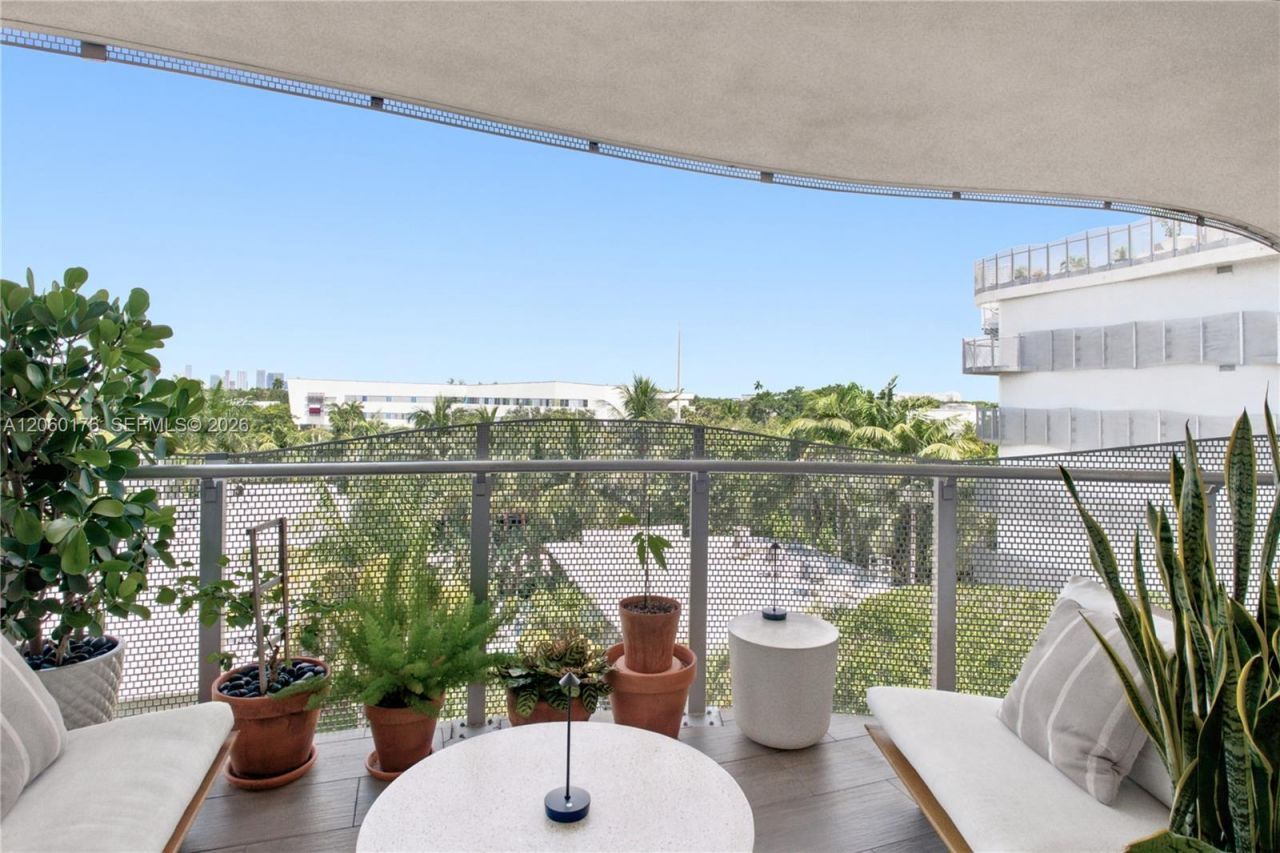 2155 Washington Ct, Unit 504, Miami Beach, FL 33139 Photo