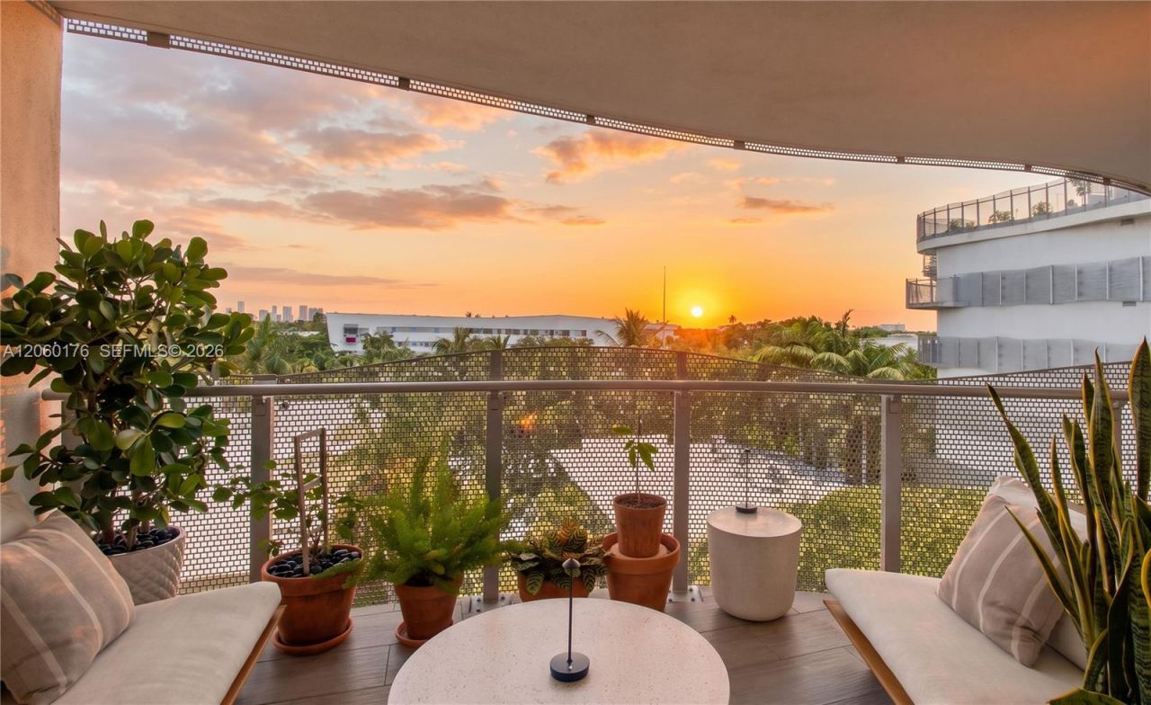 2155 Washington Ct, Unit 504, Miami Beach, FL 33139 Photo