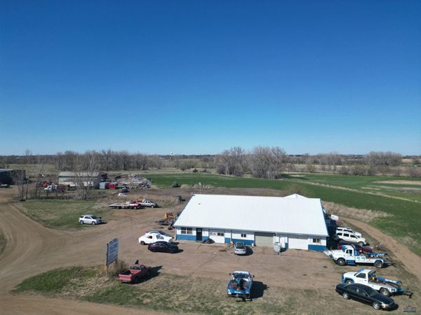 1300 SE 10TH ST, Madison, SD 57042