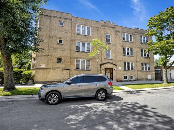 2439 W Birchwood Street , Unit 1W, Chicago, IL 60645