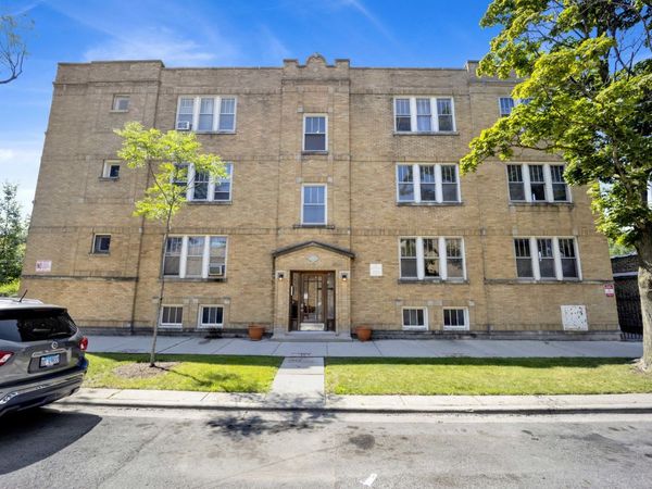 2439 W Birchwood Street , Unit 1W, Chicago, IL 60645