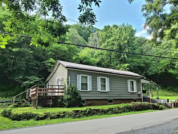 1537 Willowwood Road, Hinton, WV 25951