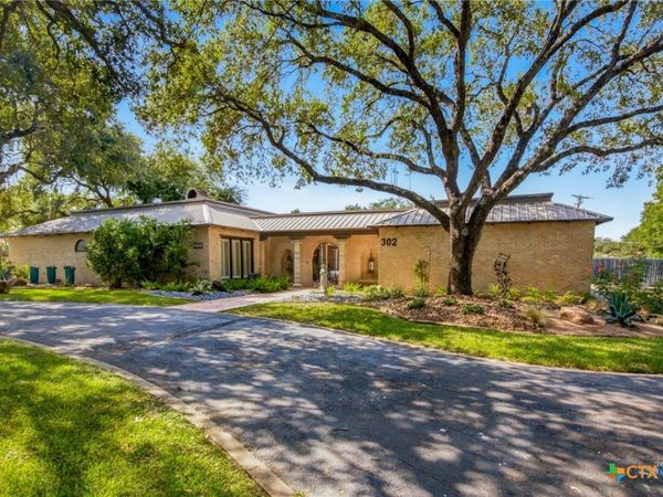 302 Tampa Drive, Victoria, TX 77904