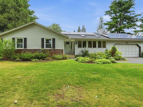 31 Colonial Court, Amherst, MA 01002
