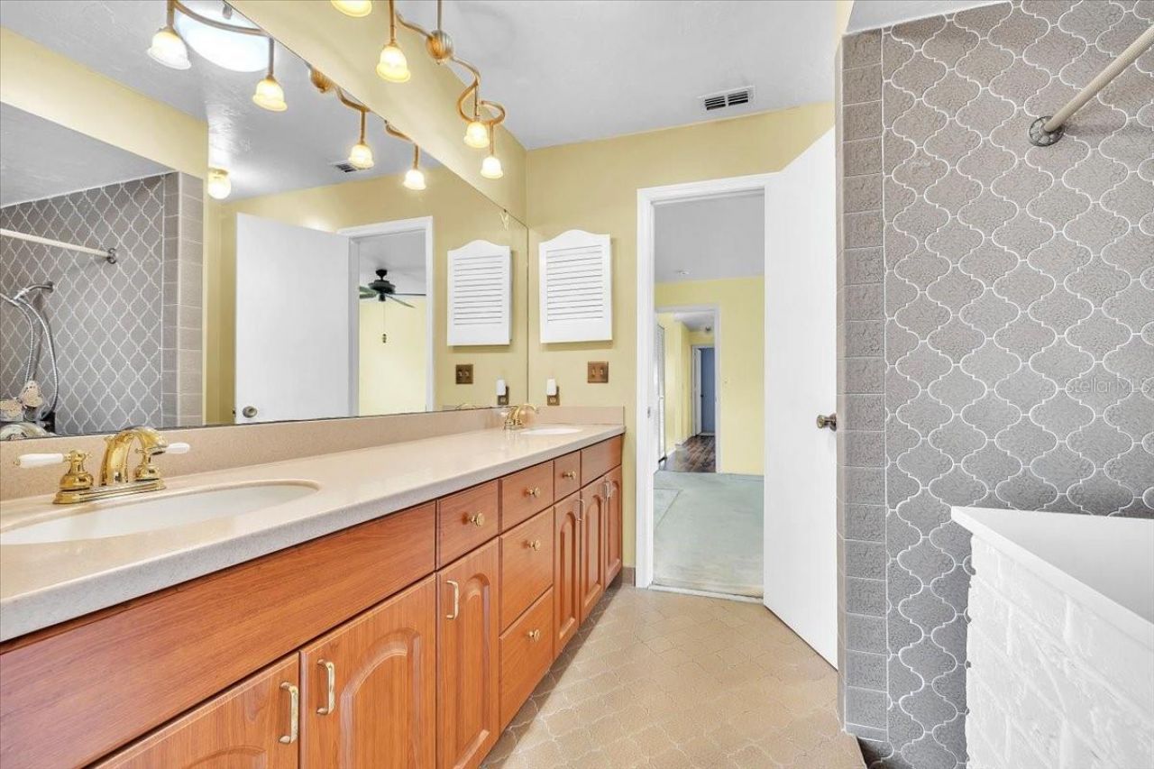 5012 Palm Aire Drive, Sarasota, FL 34243 Photo