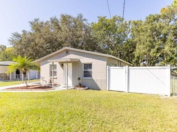4318 BERKLEY DRIVE , TAMPA, FL 33610