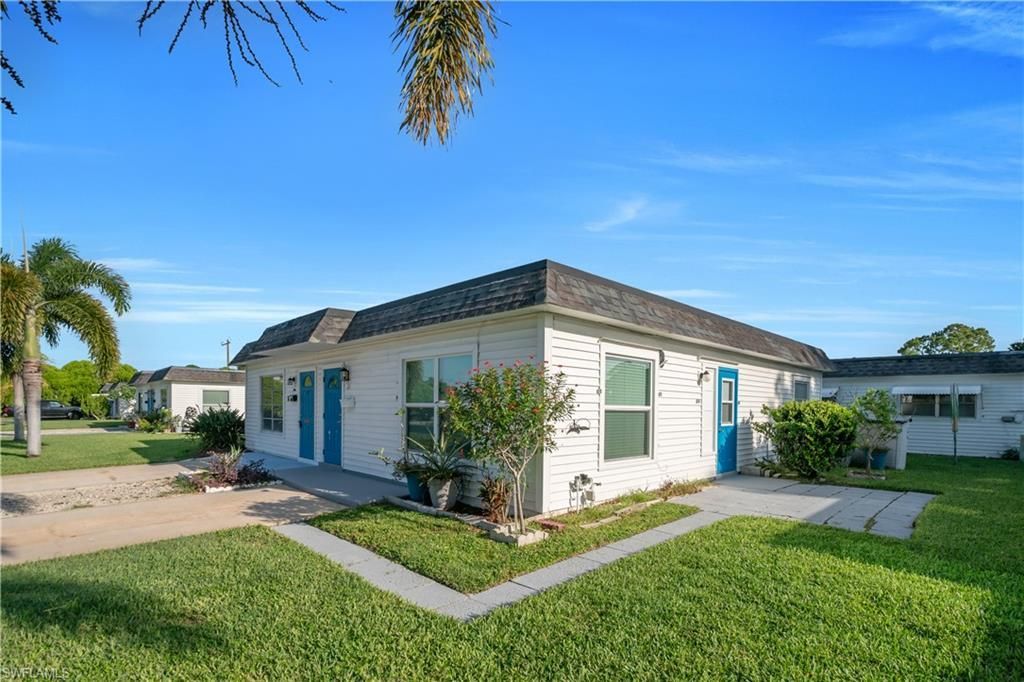 11 Hamlin Ct, Lehigh Acres, FL 33936 Photo