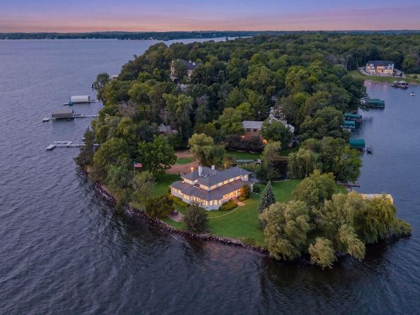 3845 Northome Road, Deephaven, MN 55391