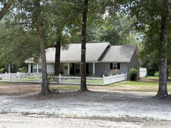 325 Creekview Drive, Hortense, GA 31543
