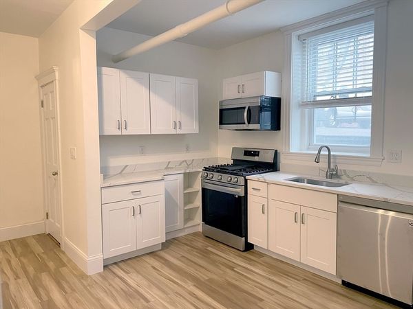 15 Thatcher St, Unit B1, Brookline, MA 02446