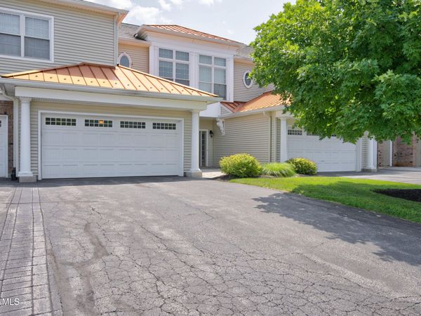 802 Vly Pointe Drive, Niskayuna, NY 12309