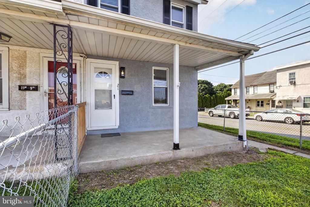 21 W 9TH STREET , MARCUS HOOK, PA 19061