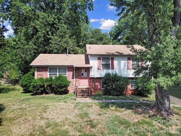 6010 Red Carriage Lane, Charlotte, NC 28212
