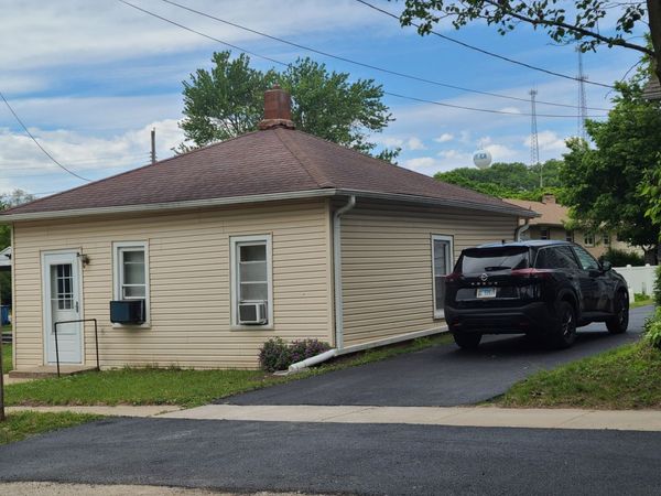 414 E Canal Street, Utica, IL 61373