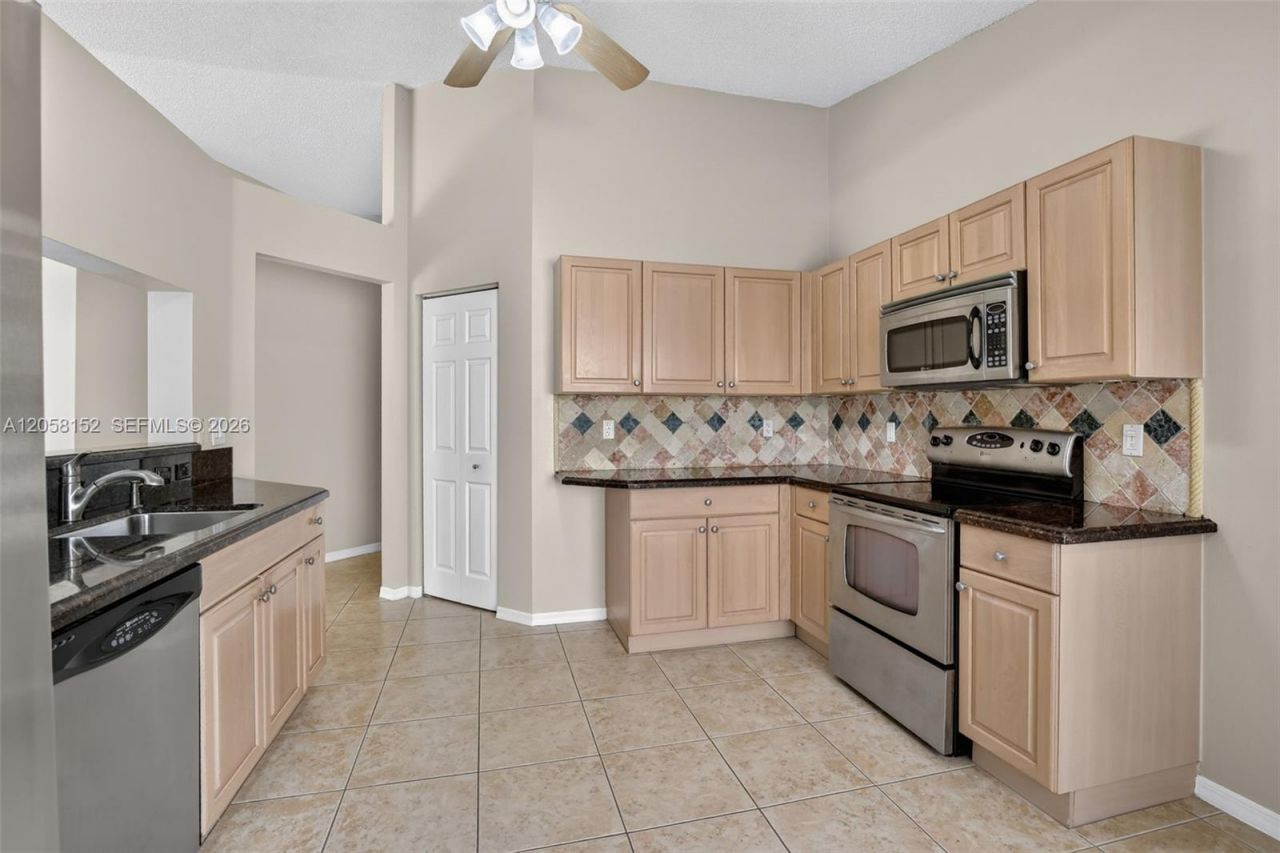16249 NW 24th St, Pembroke Pines, FL 33028 Photo
