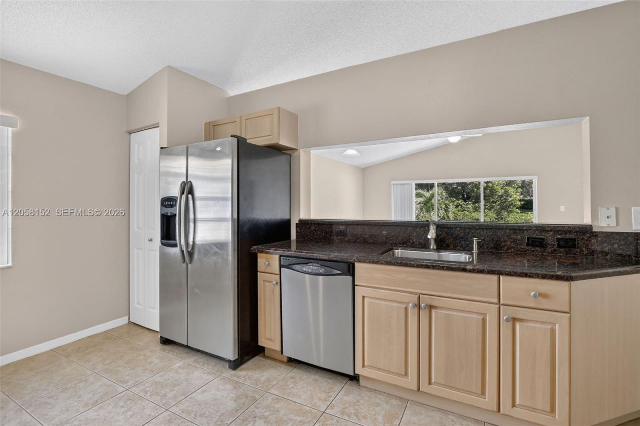 16249 NW 24th St, Pembroke Pines, FL 33028 Photo