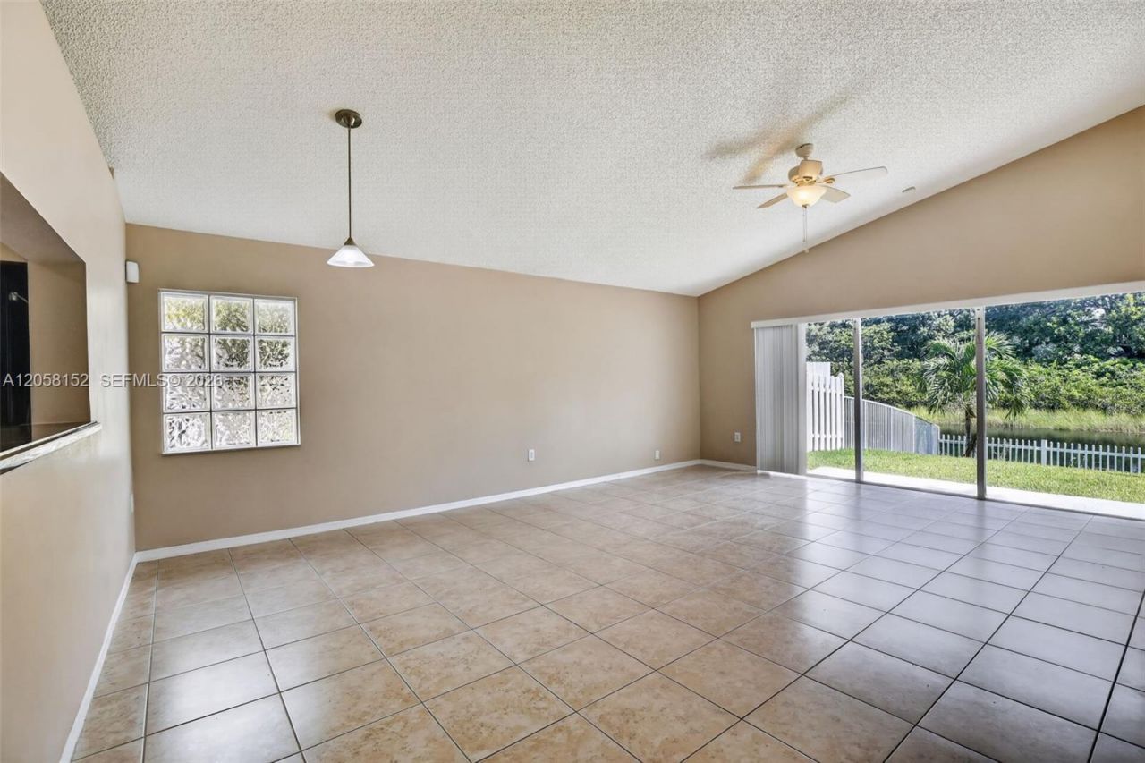 16249 NW 24th St, Pembroke Pines, FL 33028 Photo