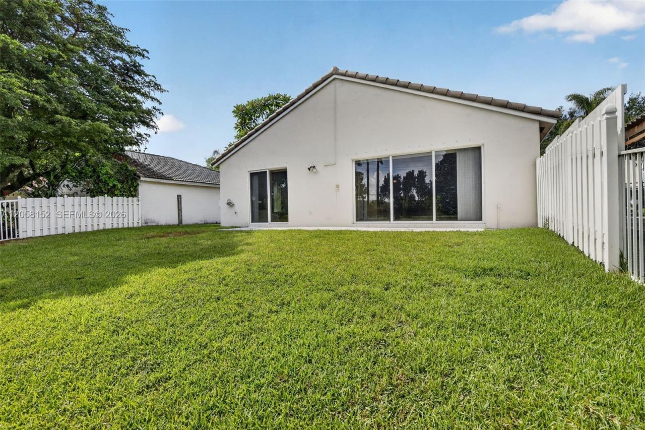 16249 NW 24th St, Pembroke Pines, FL 33028 Photo