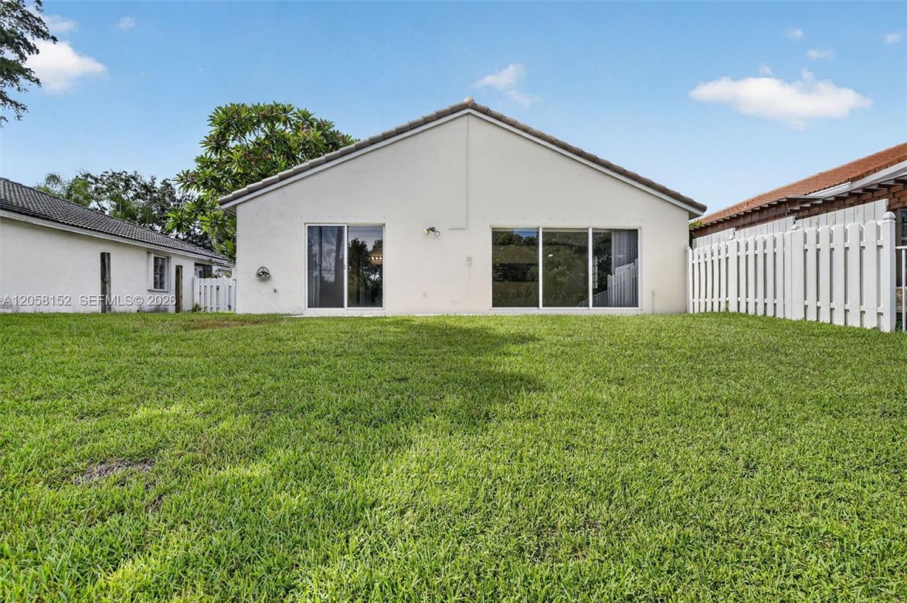 16249 NW 24th St, Pembroke Pines, FL 33028 Photo