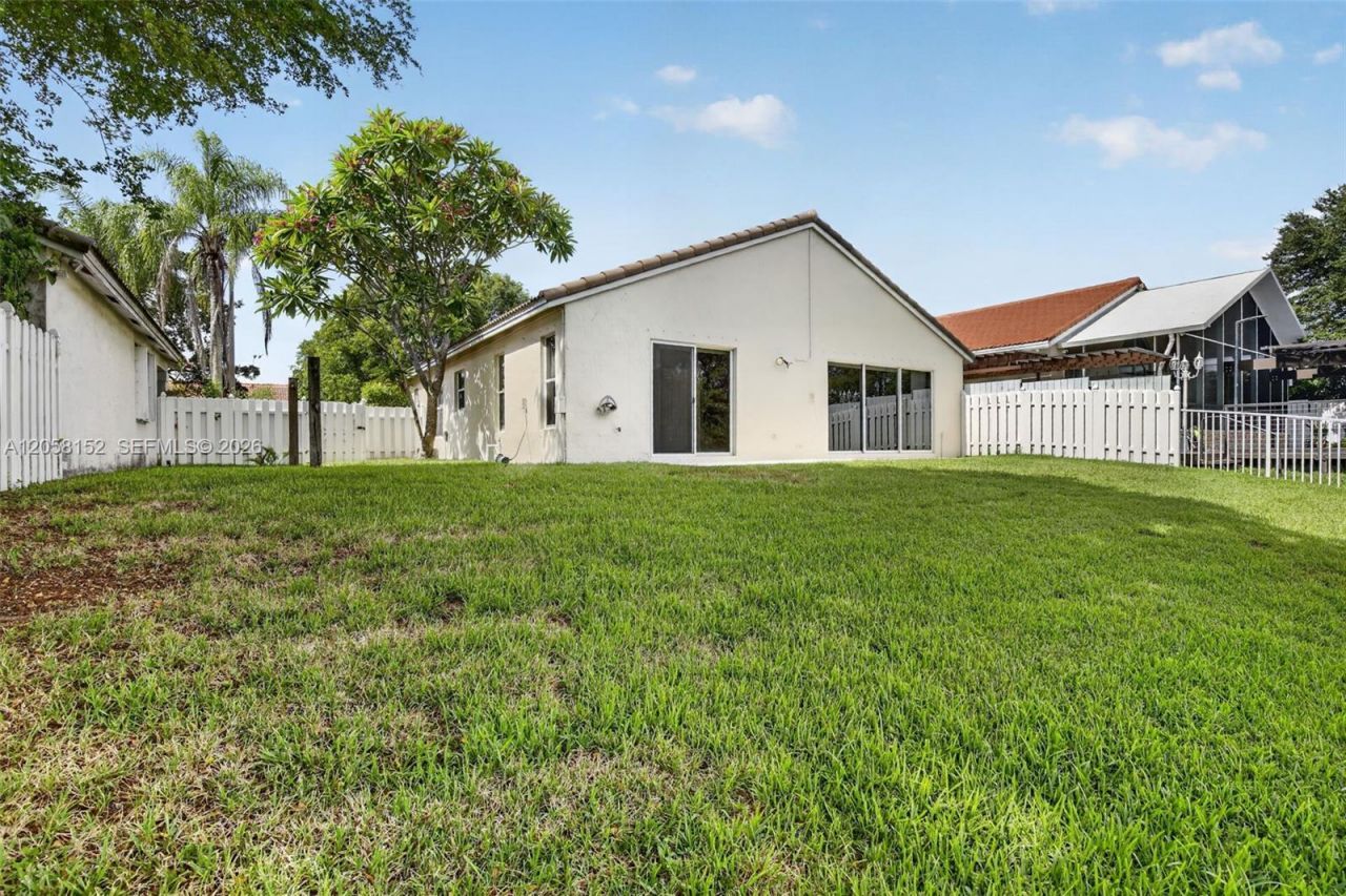 16249 NW 24th St, Pembroke Pines, FL 33028 Photo