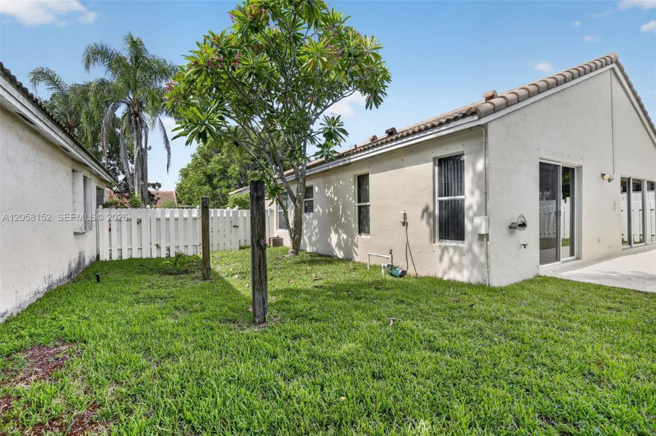 16249 NW 24th St, Pembroke Pines, FL 33028 Photo