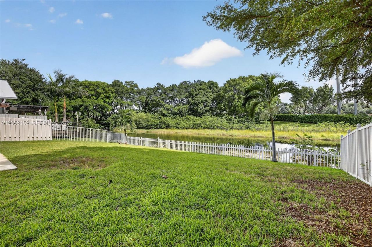 16249 NW 24th St, Pembroke Pines, FL 33028 Photo