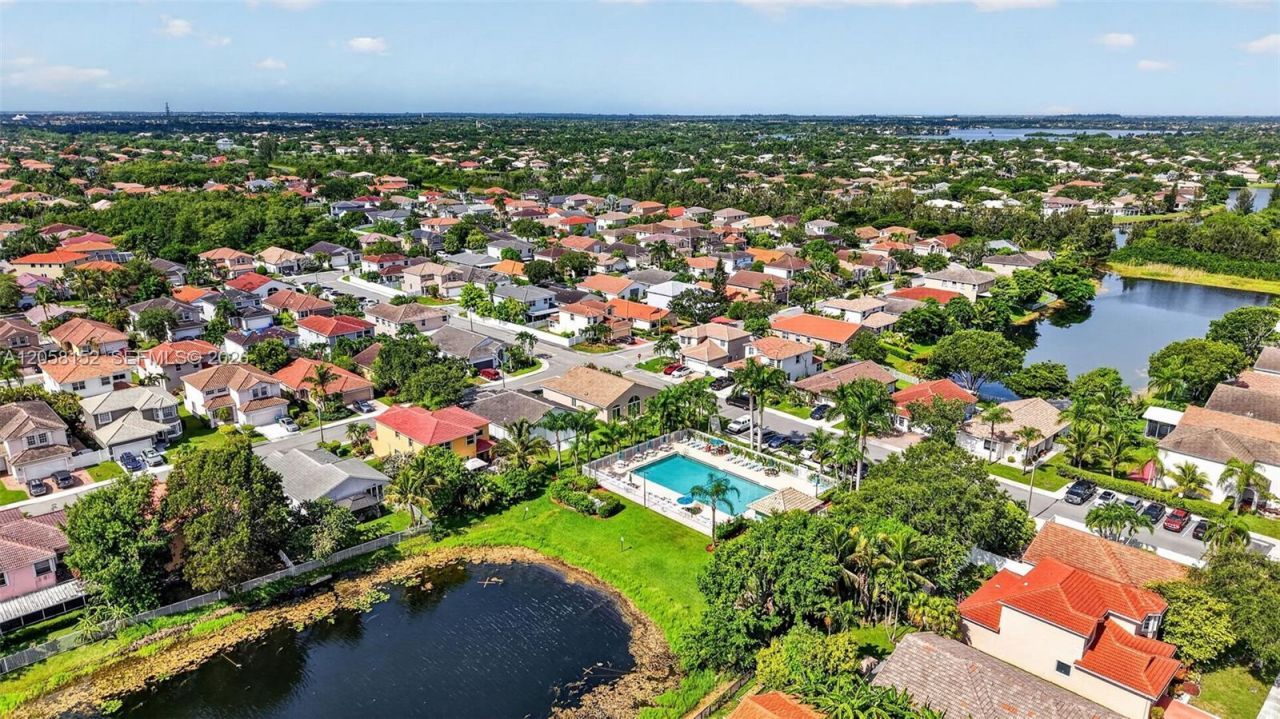 16249 NW 24th St, Pembroke Pines, FL 33028 Photo