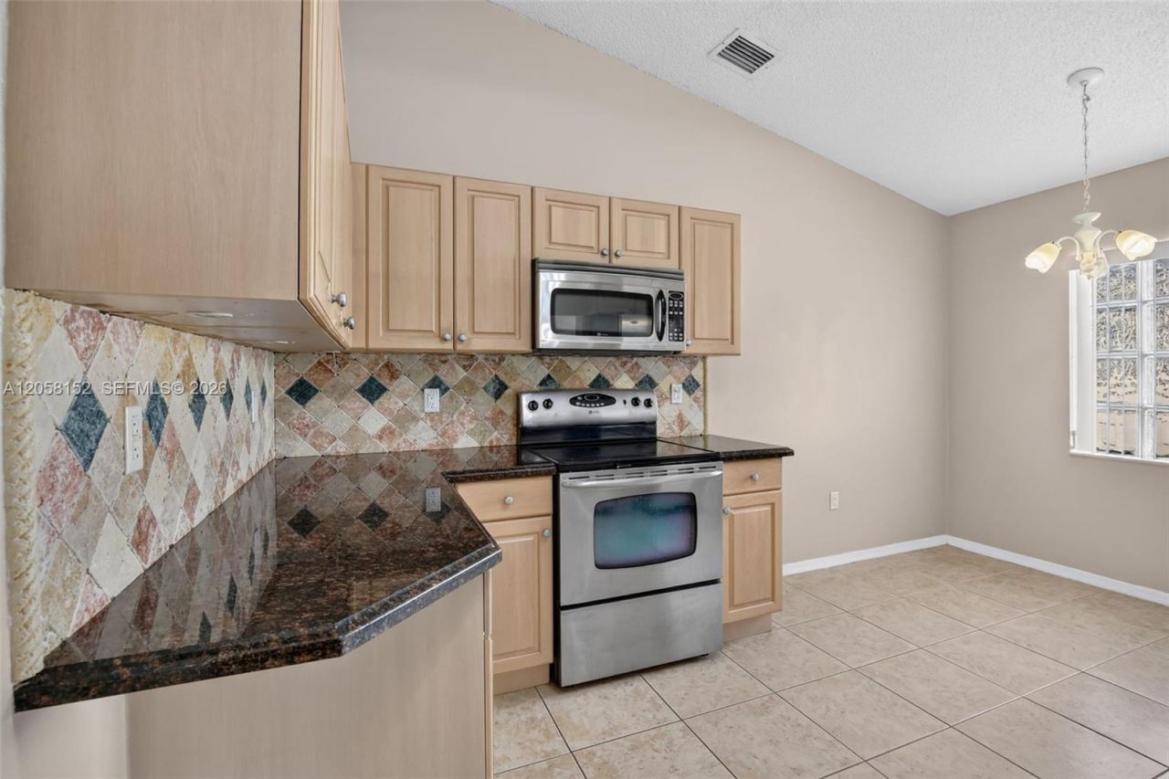 16249 NW 24th St, Pembroke Pines, FL 33028 Photo