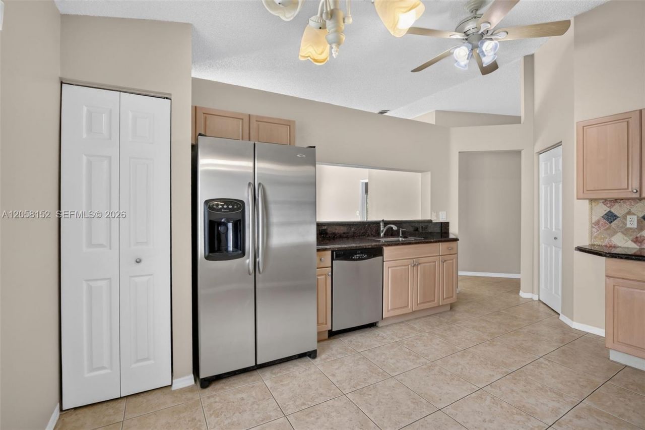 16249 NW 24th St, Pembroke Pines, FL 33028 Photo