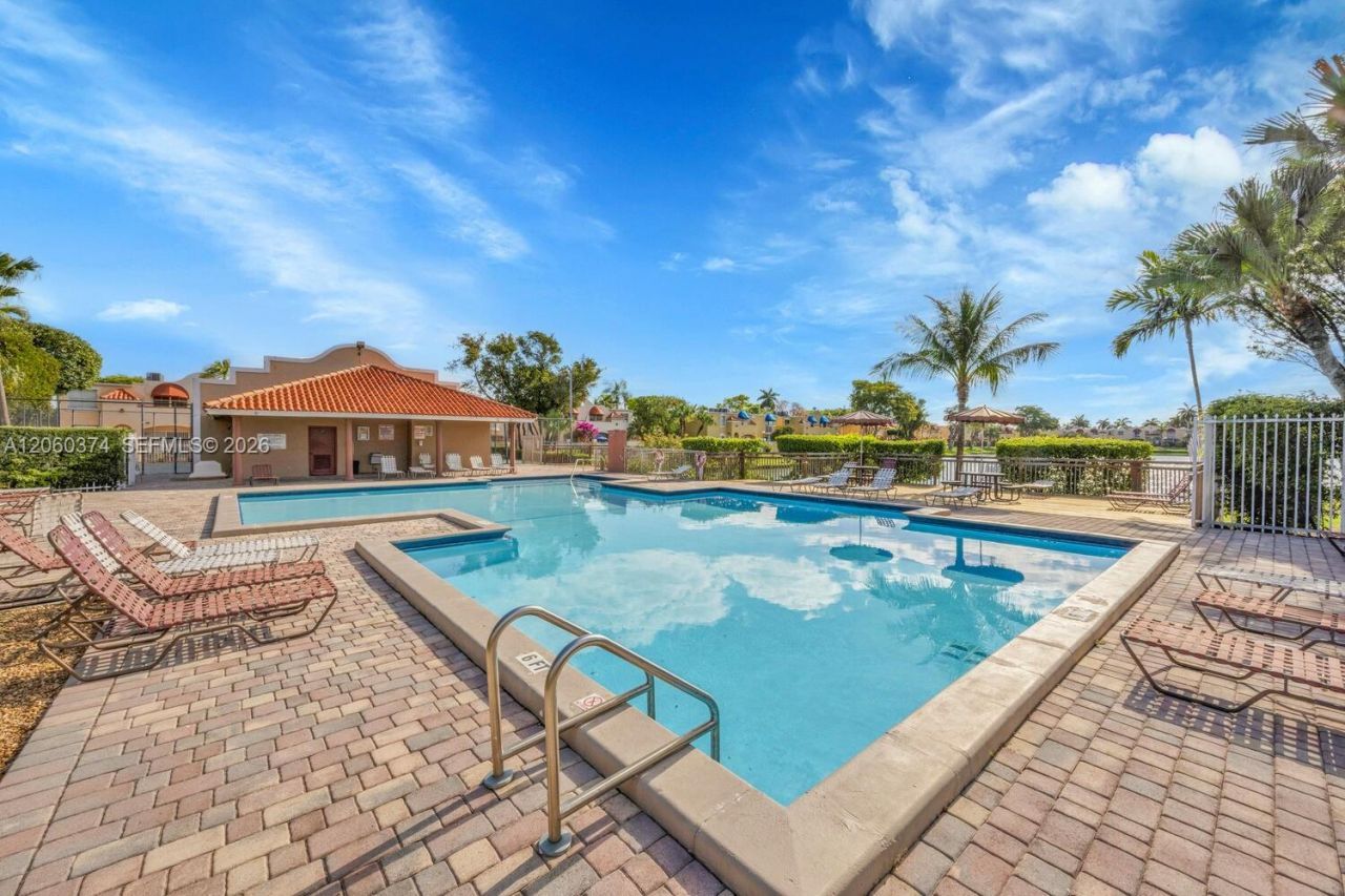 390 NW 86th Ct, Unit 803, Miami, FL 33126 Photo