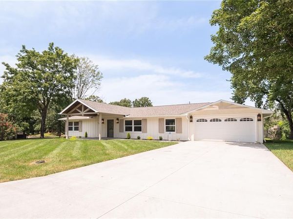 710 Bloomfield Avenue , Bloomfield, MO 63825