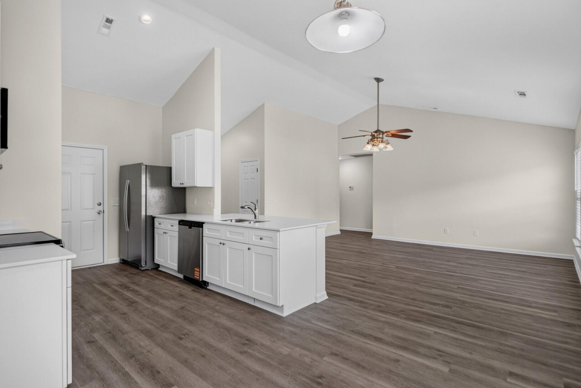 425 Watershed Drive Photo 10
